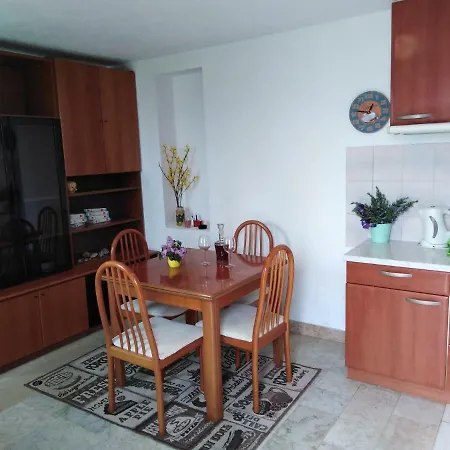 Cute Studio For Two Apartment *